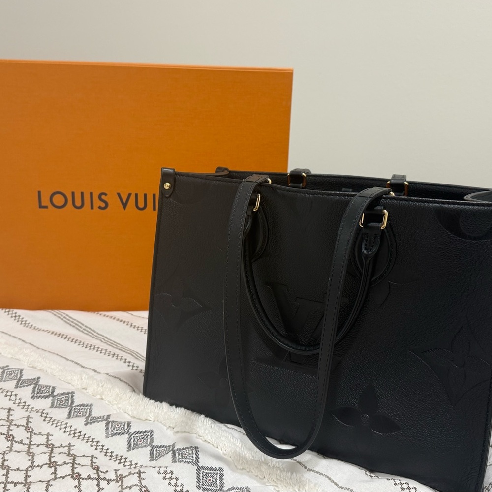 Louis Vuitton - Black Onthego MM - AUTHENTIC